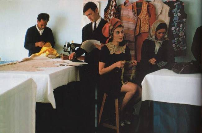 Safia Tarzi divattervező a kabuli stúdiójában, 1969-ben.