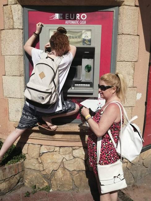 Nem mindig olyan könnyű az ATM-ek, vagy más automaták használata.