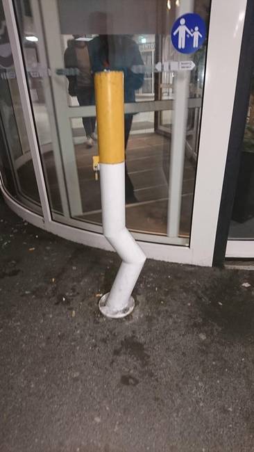Ez egy reptéri hamutartó.