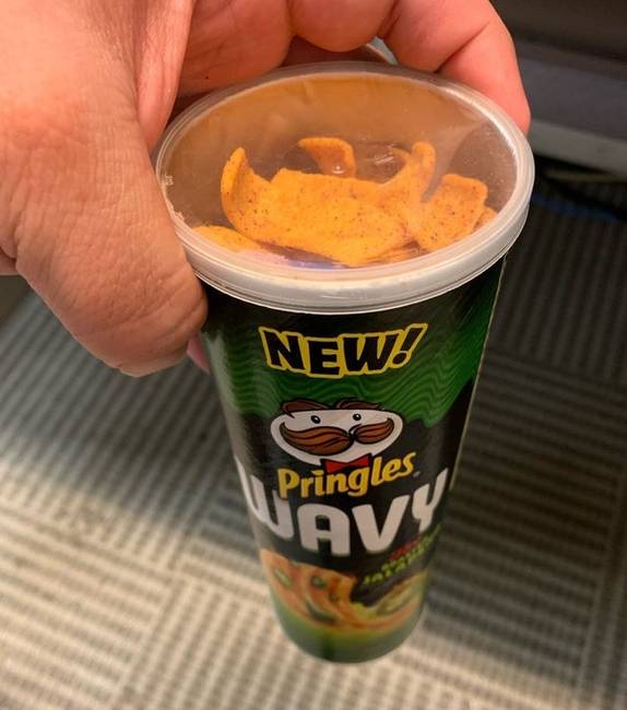 „Pringles chipses dobozból eszem a normál chipset az irodában, hogy a zacskózörgéssel ne zavarjam a többi munkatársam."
