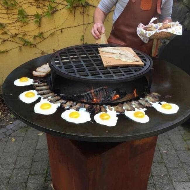 Házi készítésű grillező, nagycsaládosok számára.