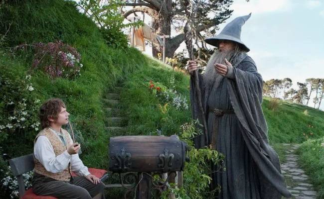 A Gyűrűk Ura: Miért hordanak a hobbitok ruhát, de cipőt nem?