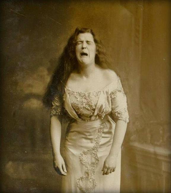 Az egyik legrégibb tüsszentést megörökítő fotó, 1900-ból.