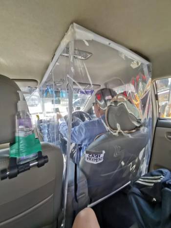 Ez a taxisofőr nem szeret kockáztatni.