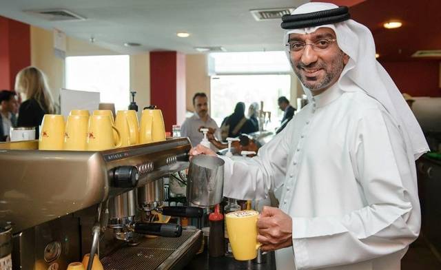 A Dubajban rendkívül népszerű “camel-ccino” névre hallgató kávé különlegessége, hogy tevetejből készítik.