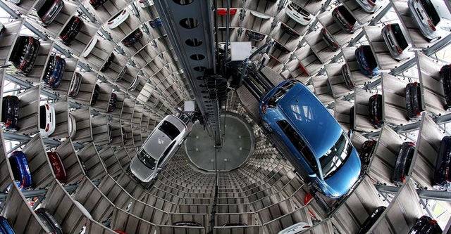 Így néz ki a Volkswagen gyár egyik parkolótornya.