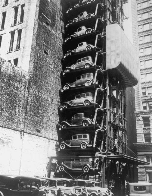 Chicagói „liftgarázs” 1936-ban, benne számtalan T-modellel.