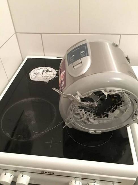 Attól, hogy lekapcsoljuk a tűzhelyet, az még nem hűl le azonnal. Azóta ezt már ő is tudja.