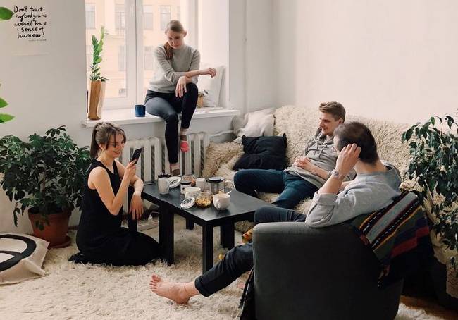Folyamatos telefonnyomkodás