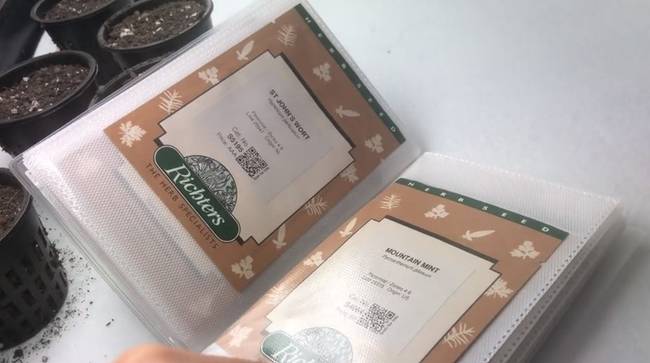 A vetőmagokat könnyű tárolni kis fotóalbumokban.