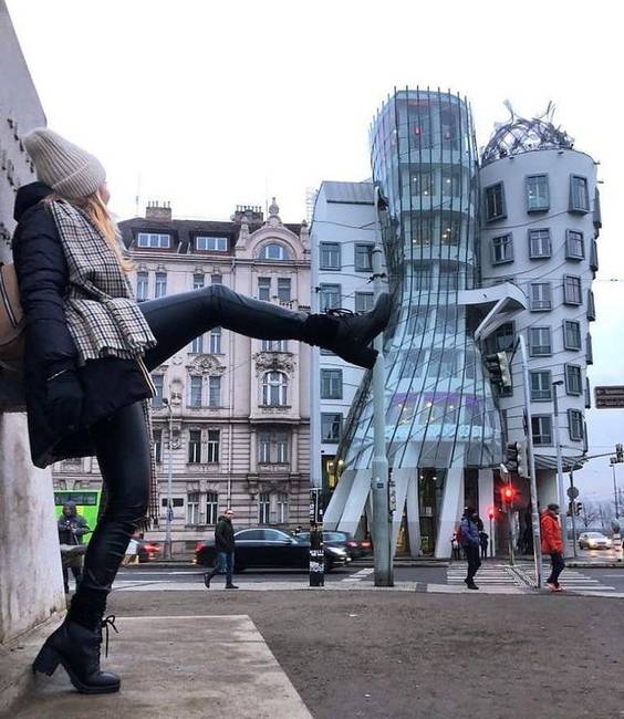 A prágai Táncoló ház az amerikai sztárépítész Frank O. Gehry jellegzetes munkája.