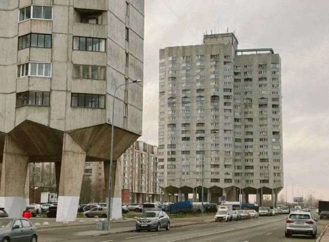 Miért építették „lábakra” a házakat a Szovjetunióban?