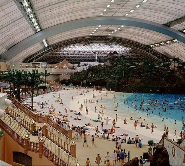 Seagaia Ocean Dome - a világ legnagyobb beltéri (Bora Bora-témában készült) víziparkja.