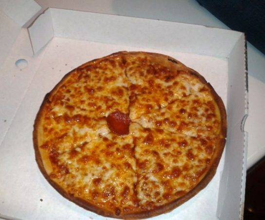 "Kérnék egy margarita pizzát egy kevés szalámival a tetején" 😒