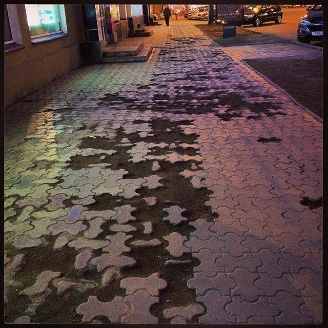 Az építőknek szemmel láthatóan nem volt nagy erősségük a puzzle.