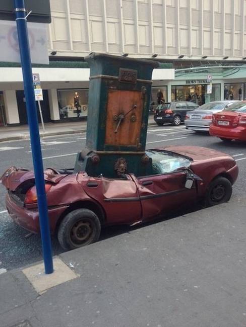 Ennek tükrében azért a Kengyelfutó gyalogkakukk és a Bolondos dallamok rajzfilmek már nem is tűnnek annyira elrugaszkodottnak a valóságtól... :D