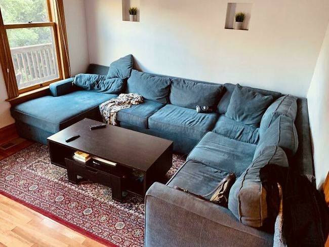 „A régi kanapénk tökéletesen illik az új otthonunkhoz.''