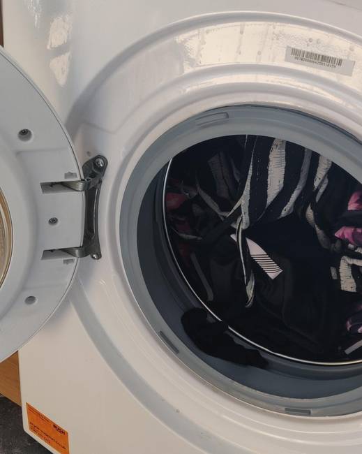„Minden egyes alkalommal beleragadnak a zoknik a mosógép ajtajába...”