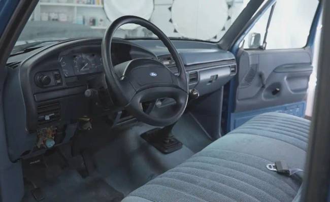 Ez a Ford F-150 1999 óta tétlenül állt: Így néz ki mosás után