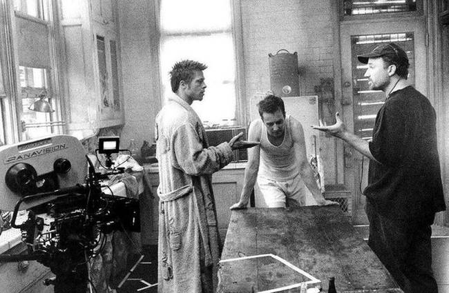 Brad Pitt, Edward Norton és David Fincher, a Harcosok klubja című film forgatásán.