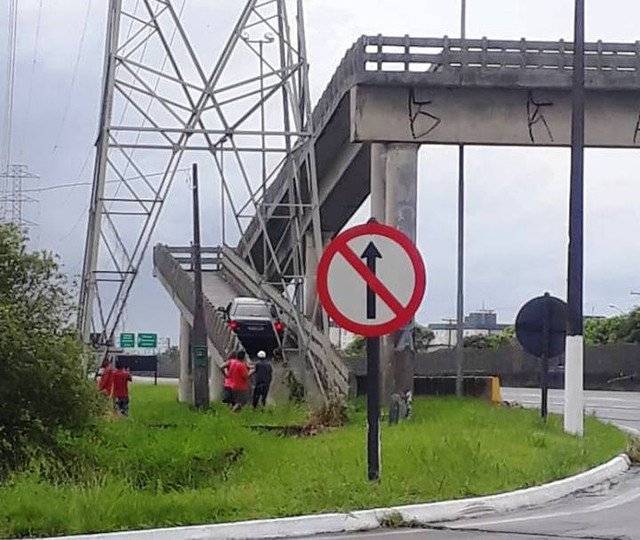 Megtévesztette a gyalogos felüljáró.