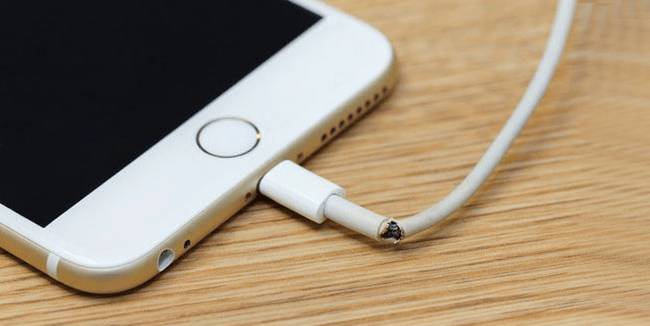 Miért történik ez egy 200-300 ezres mobiltelefonná?