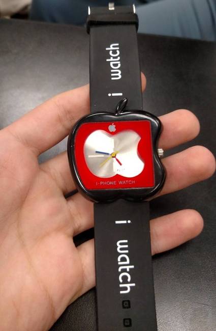 „A barátom vásárolt egy Apple Watch-ot az Ebayen 600 dollárért. Ezt kapta helyette.”