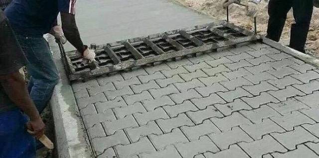 Költséghatékony térkövezés.