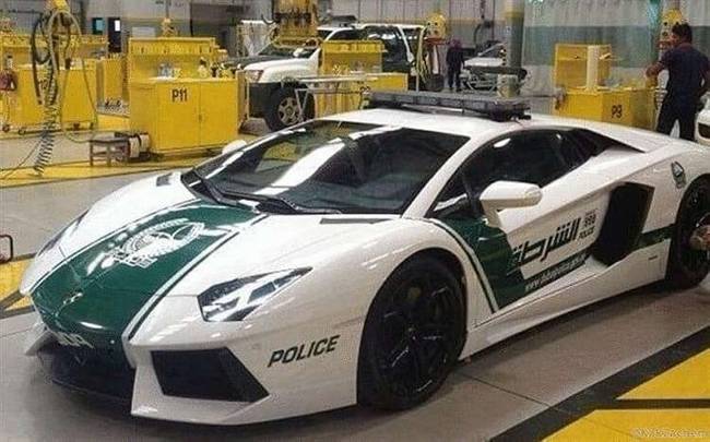 Dubajban a rendőrség is Bugattikkal és Lamborghinikkel jár.