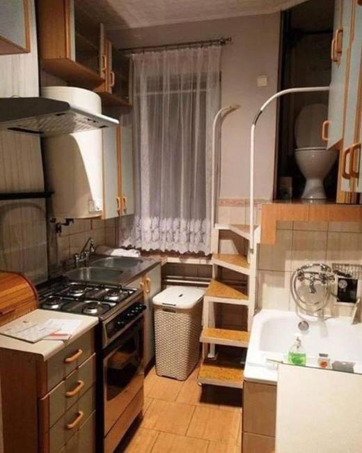 Konyha, fürdő, WC - minden egyben.