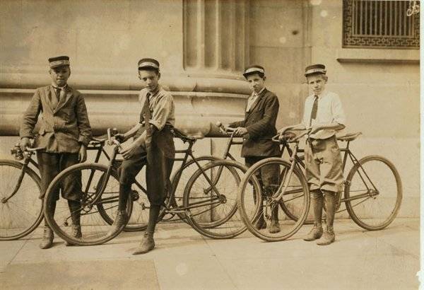 Fiatal postásfiúk csoportja Norfolkban, Virginia. 1911.