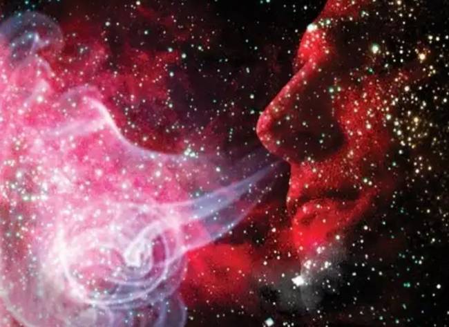 Lehet, hogy a világűrnek nincs hangja, de van szaga, ami a dízel üzemanyag, a puskapor és a barbecue illatához hasonlít.