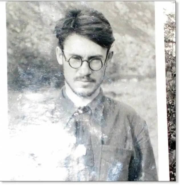 Vagyim Kolpakov volt az első geológus, aki felfedezte és tanulmányozta a Patomszkij-krátert.