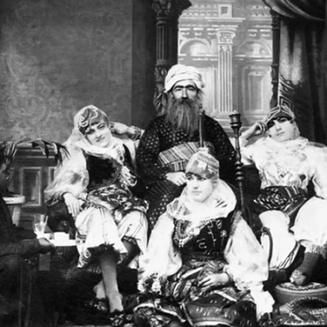 Háremjelenet.