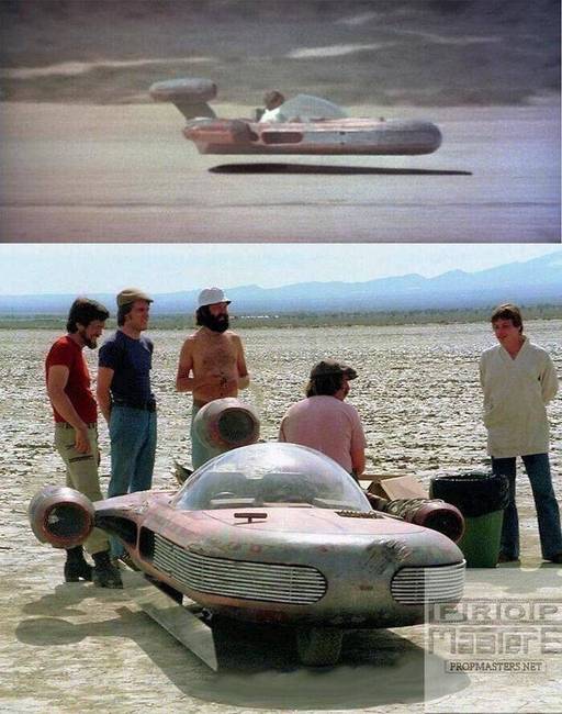 A Star War – Egy új remény (1977) című filmben egy tükör segítségével érték el, hogy az egyébként kerekeken guruló kocsi úgy nézzen ki, mintha repülne.