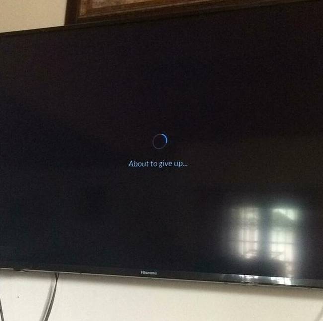 „Én is tévé...én is." (felirat: ~ "feladásra készen...”)