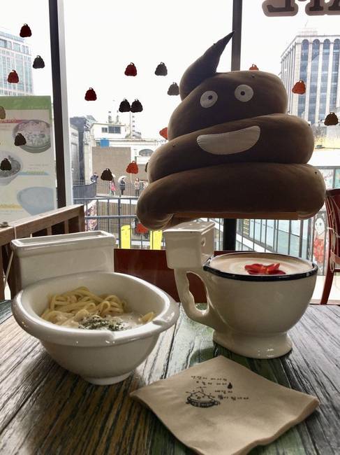 Ha úgy tartja kedvünk, Koreában akár egy WC-témájú étteremben is ehetünk.