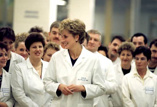 Diana hercegné egy hivatalos út során, 1992-ben / commons.wikimedia.org
