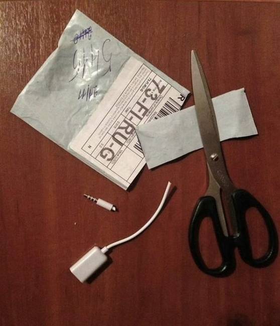 „Életem szerelme kibontotta a jack-átalakítót, amit az internetről rendeltem neki."