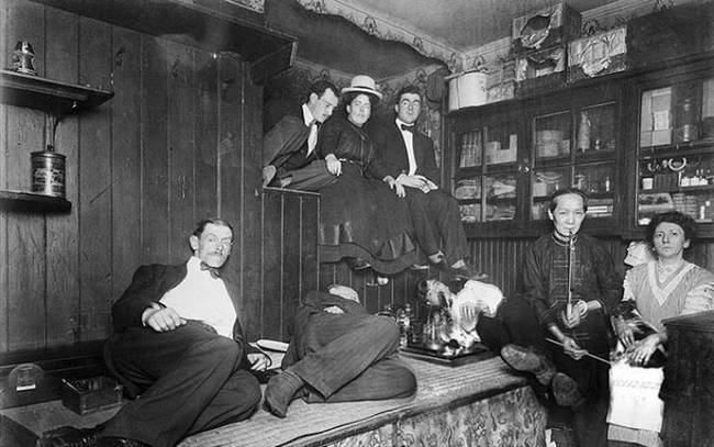 New York-i ópiumbarlang, 1925-ben.