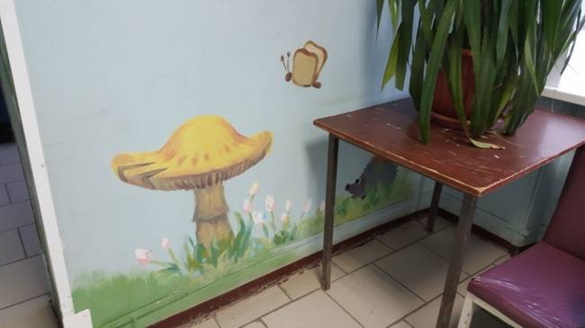 „Lefestették a falat a kórház gyermekosztályán, úgyhogy most minden éhes (éhgyomorra érkezett) kisgyerek azt kérdezgeti, hogy miért repülnek a szendvicsek?!"