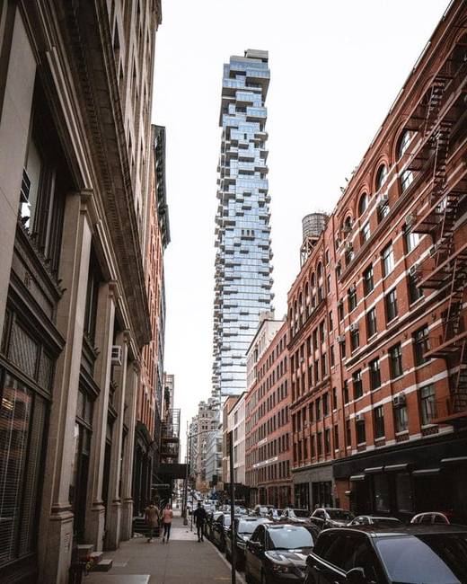 New York fényűző felhőkarcolói között is van néhány nagyon furcsa formájú.