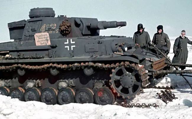 A németek csak 1943-ban vették észre, hogy valami nem stimmel a tankjuk szürke festékével: miért döntöttek úgy, hogy lecserélik, és miért volt eleinte szürke a tank?