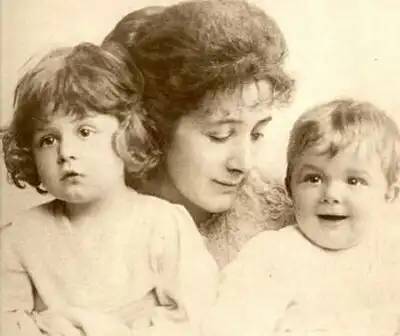 Margaret Ogilvy és gyermekei.