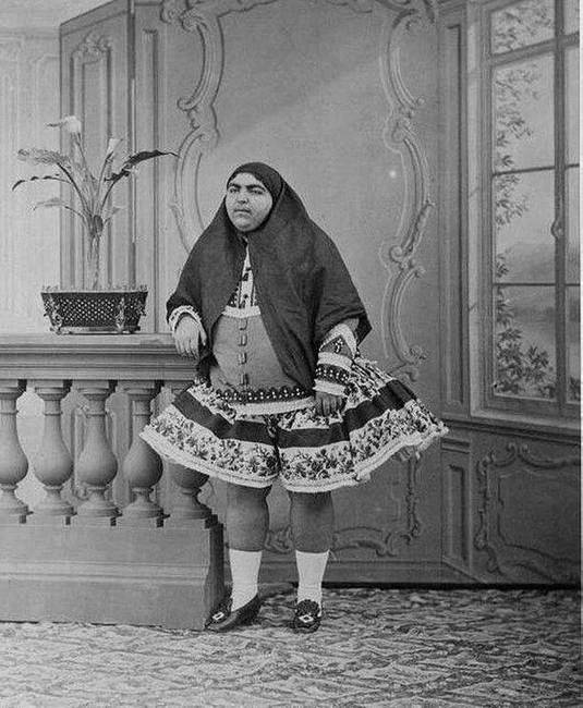 Fatemeh Khanum hercegnő, Nászer ad-Din perzsa sah második lánya.