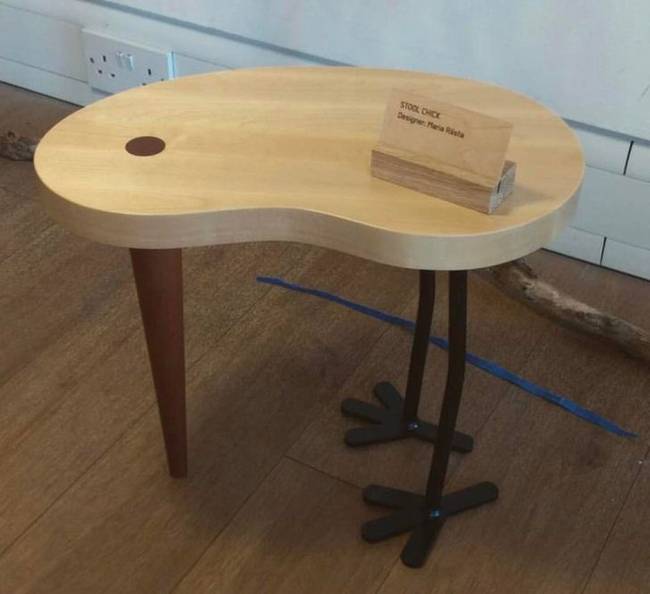 Ha első pillantásra nem vetted volna észre: ez egy madár formájú asztal.