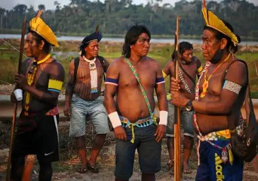 A brazil Mekranoti törzsben a nők csak cserekereskedelem útján „kommunikálnak” a férfiakkal – ajándékok a kunyhójukba való belépés jogáért cserébe