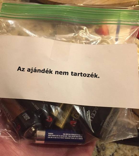 „Olyat már láttam, hogy egy ajándékhoz nem adtak elemet...avagy ezt kaptam tavaly karácsonykor a kisöcsémtől."