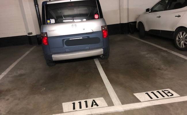 „Havi 30 ezer forintot fizetek a 111B parkolóhelyért, de nem mindig tudom használni, mert a szomszédom így parkol...”