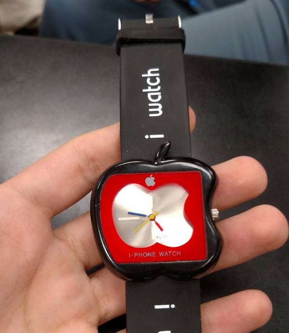 „A barátom vásárolt egy Apple Watchot 600 dollárért az eBay-en. Őszintén szólva fogalmam sincs, hogy miért nem inkább a hivatalos weboldalról rendelte.”
